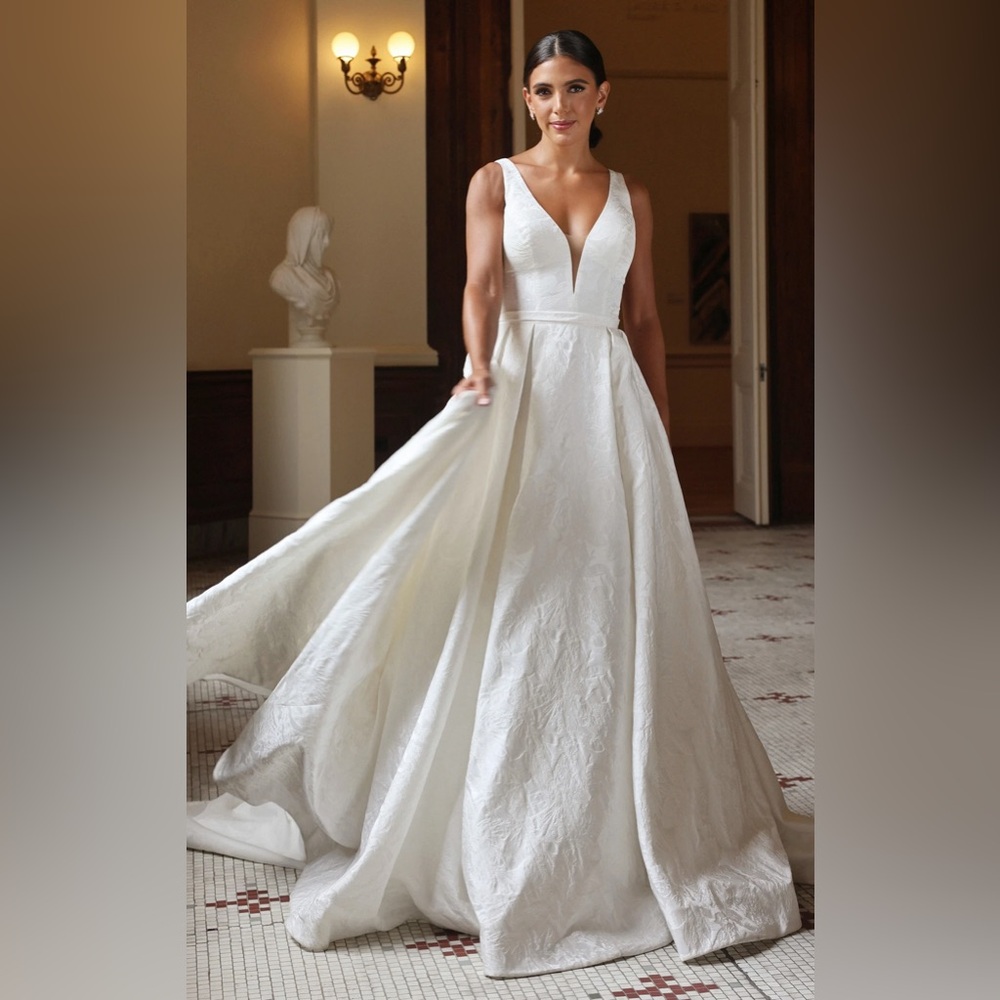 ELEGANT PLUNGING V-NECKLINE A-LINE WEDDING DRESS IN TEXTURED SATIN